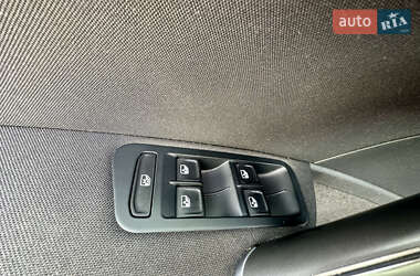 Хэтчбек Volkswagen e-Golf 2015 в 