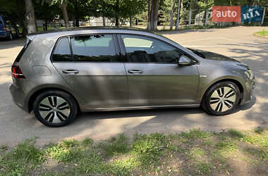 Хэтчбек Volkswagen e-Golf 2015 в 