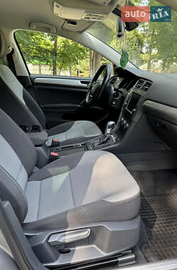 Хэтчбек Volkswagen e-Golf 2015 в 