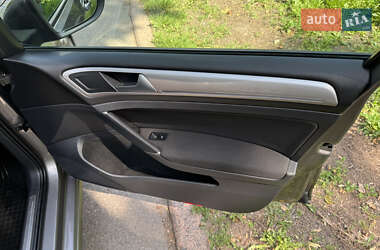 Хэтчбек Volkswagen e-Golf 2015 в 
