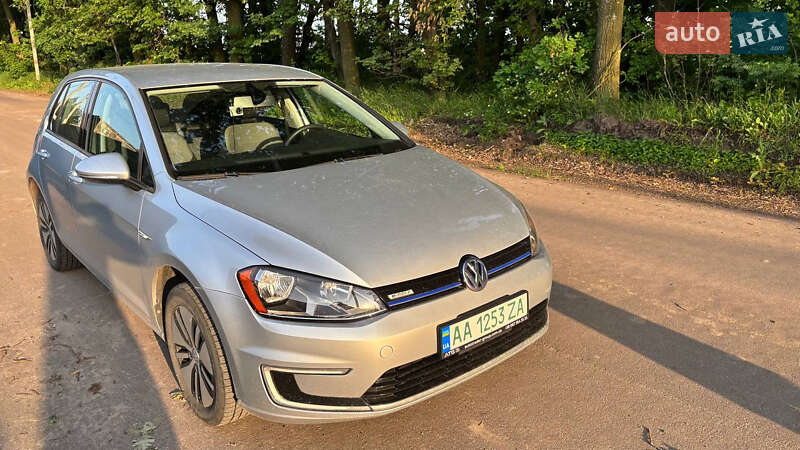 Хетчбек Volkswagen e-Golf 2016 в 