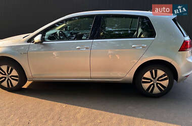 Хетчбек Volkswagen e-Golf 2016 в 
