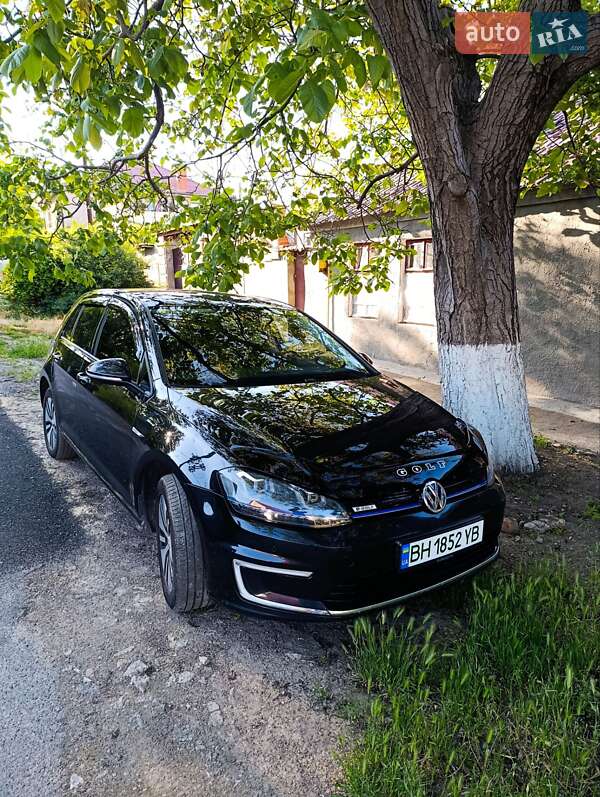 Volkswagen e-Golf 2015
