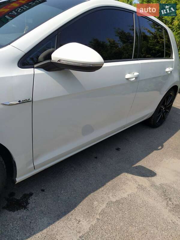 Хэтчбек Volkswagen e-Golf 2014 в Шептицькому