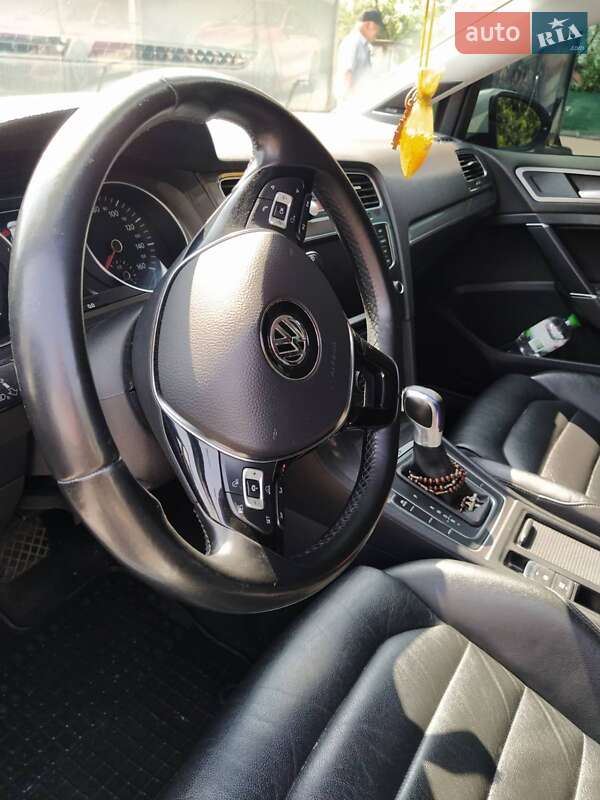 Хэтчбек Volkswagen e-Golf 2014 в Шептицькому
