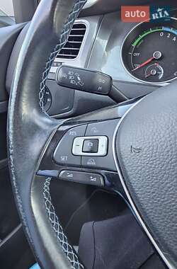 Хетчбек Volkswagen e-Golf 2016 в 