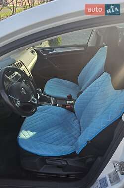 Хетчбек Volkswagen e-Golf 2016 в 