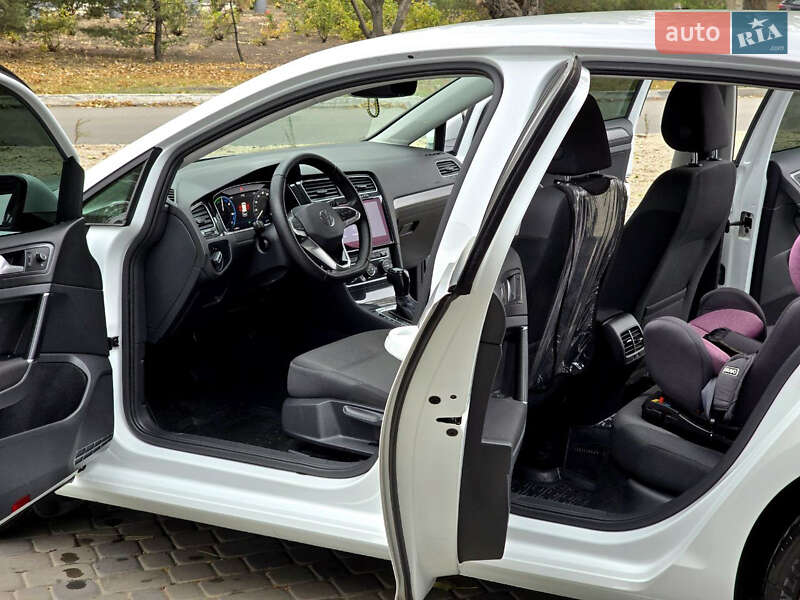 Хэтчбек Volkswagen e-Golf 2020 в Першотравенске