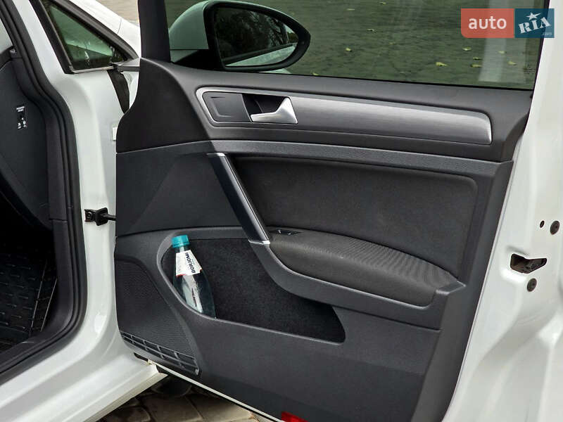 Хэтчбек Volkswagen e-Golf 2020 в Першотравенске