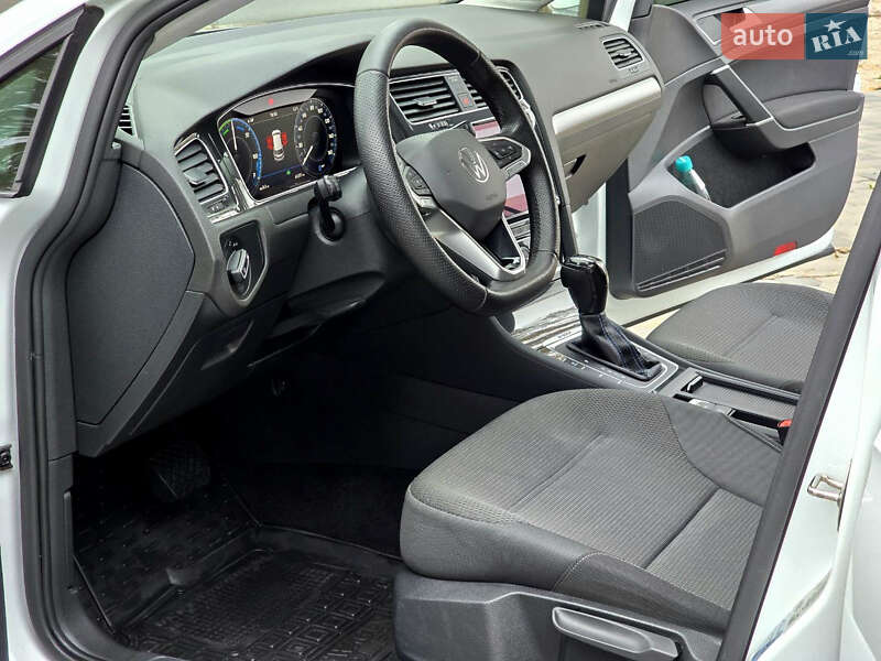 Хэтчбек Volkswagen e-Golf 2020 в Першотравенске