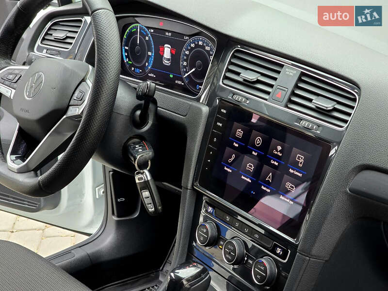 Хэтчбек Volkswagen e-Golf 2020 в Першотравенске