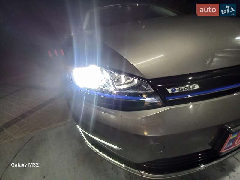 Хэтчбек Volkswagen e-Golf 2015 в Днепре