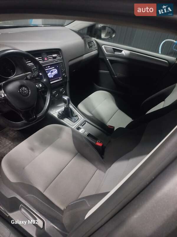 Хэтчбек Volkswagen e-Golf 2015 в Днепре