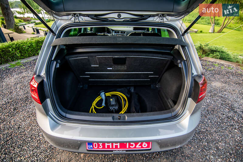 Хетчбек Volkswagen e-Golf 2016 в Умані