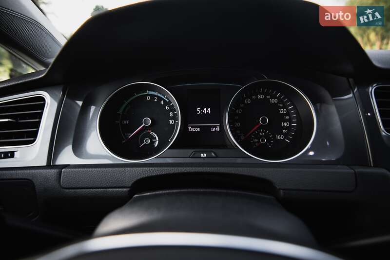 Хетчбек Volkswagen e-Golf 2016 в Умані