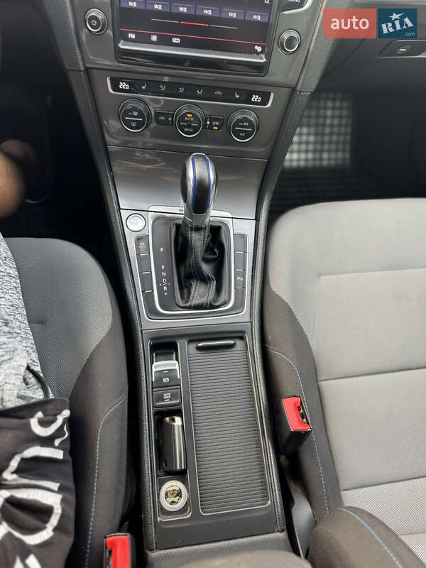 Хетчбек Volkswagen e-Golf 2015 в Рівному