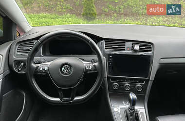 Хэтчбек Volkswagen e-Golf 2018 в 
