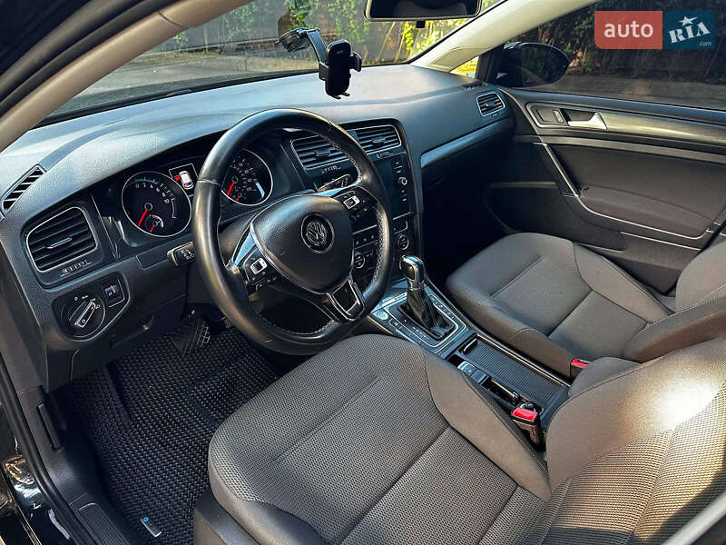 Хетчбек Volkswagen e-Golf 2017 в Києві фото 11 Хетчбек Volkswagen e-Golf 2017 в Києві