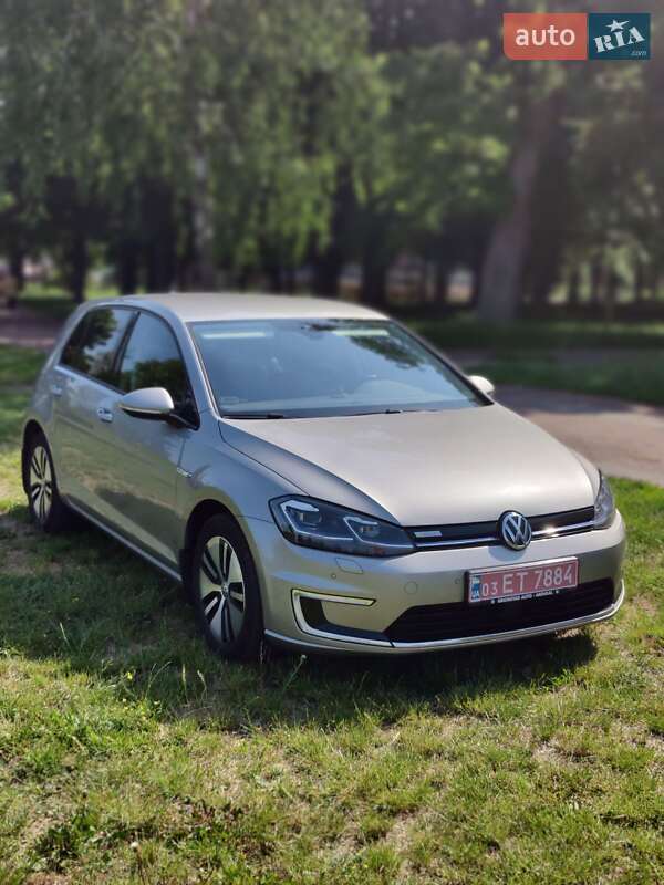 Хэтчбек Volkswagen e-Golf 2018 в 