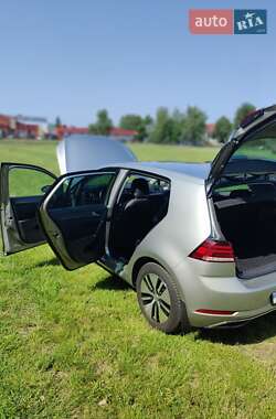 Хэтчбек Volkswagen e-Golf 2018 в 