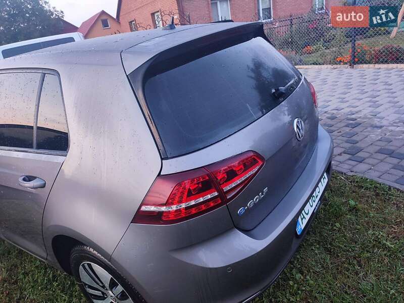 Хэтчбек Volkswagen e-Golf 2016 в Нововолынске