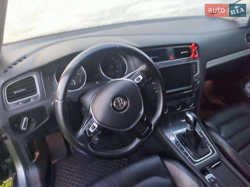 Хэтчбек Volkswagen e-Golf 2016 в Нововолынске