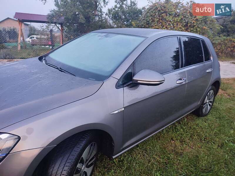 Хэтчбек Volkswagen e-Golf 2016 в Нововолынске