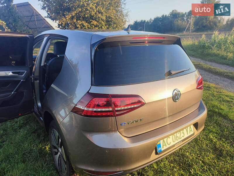 Хэтчбек Volkswagen e-Golf 2016 в Нововолынске