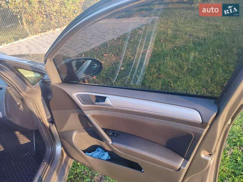 Хэтчбек Volkswagen e-Golf 2016 в Нововолынске