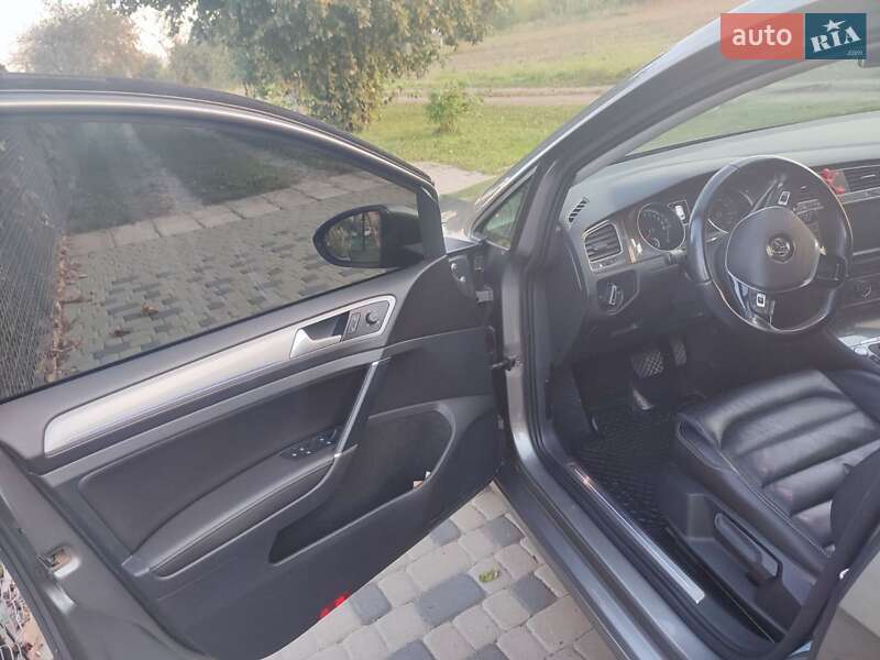 Хэтчбек Volkswagen e-Golf 2016 в Нововолынске