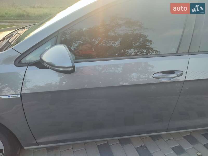 Хэтчбек Volkswagen e-Golf 2016 в Нововолынске