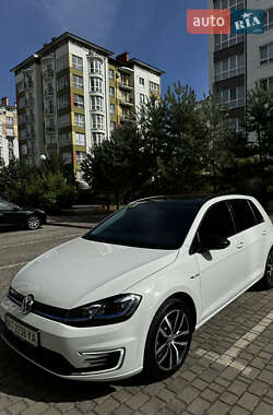 Хэтчбек Volkswagen e-Golf 2020 в 
