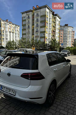 Хэтчбек Volkswagen e-Golf 2020 в 