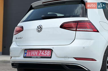 Хэтчбек Volkswagen e-Golf 2017 в 