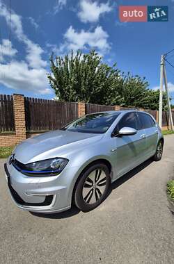 Хэтчбек Volkswagen e-Golf 2016 в 