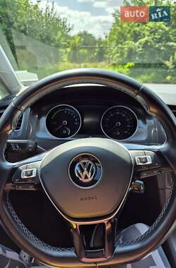 Хэтчбек Volkswagen e-Golf 2016 в 