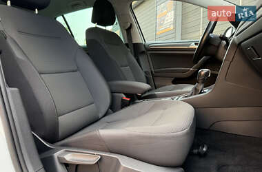 Хэтчбек Volkswagen e-Golf 2020 в 