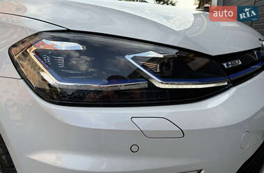 Хэтчбек Volkswagen e-Golf 2020 в 