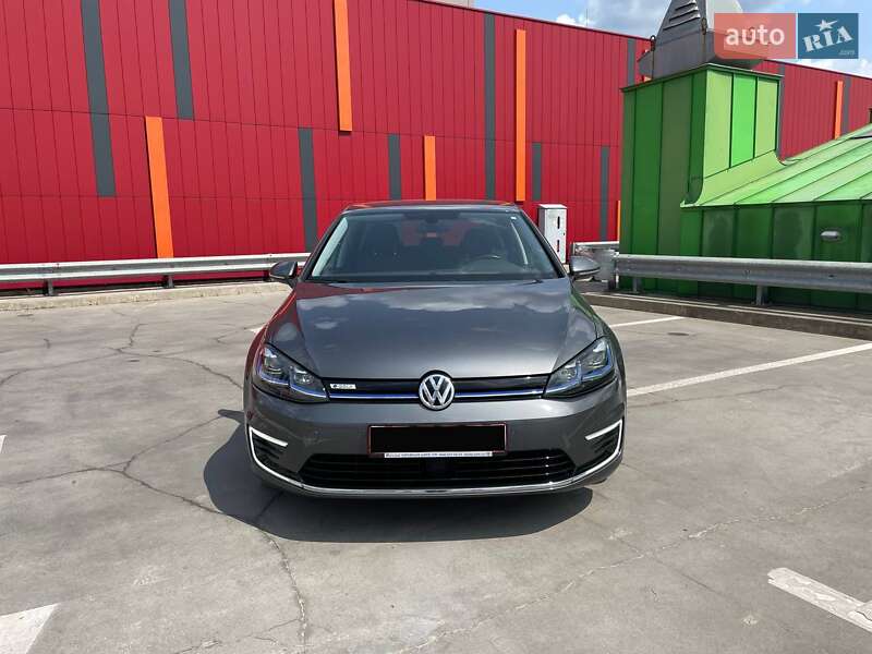 Хэтчбек Volkswagen e-Golf 2019 в Киеве