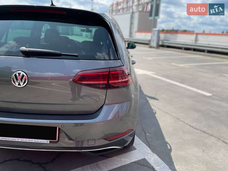 Хэтчбек Volkswagen e-Golf 2019 в Киеве