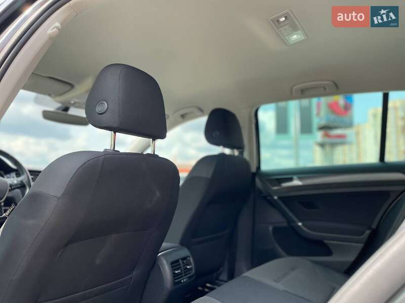 Хэтчбек Volkswagen e-Golf 2019 в Киеве