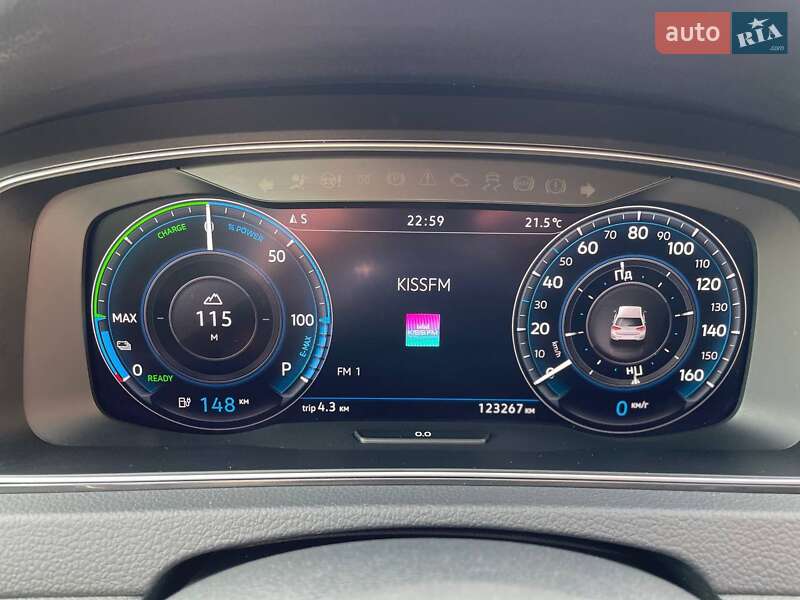 Хэтчбек Volkswagen e-Golf 2019 в Киеве