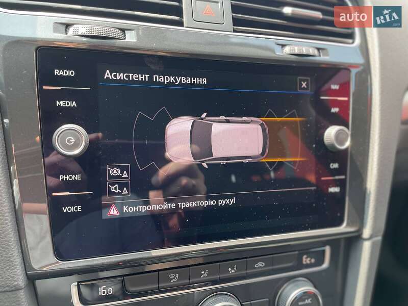 Хэтчбек Volkswagen e-Golf 2019 в Киеве