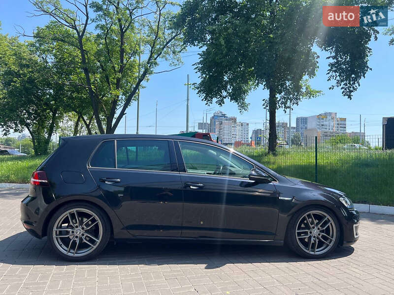 Хэтчбек Volkswagen e-Golf 2015 в Киеве