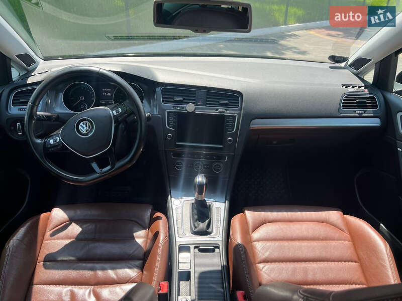 Хэтчбек Volkswagen e-Golf 2015 в Киеве