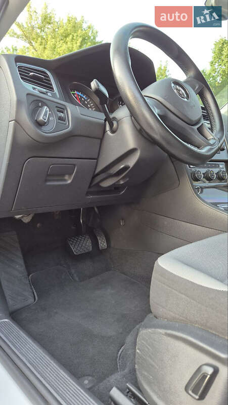 Хэтчбек Volkswagen e-Golf 2016 в Умани