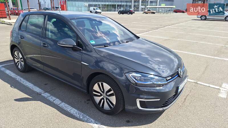 Хэтчбек Volkswagen e-Golf 2017 в Киеве