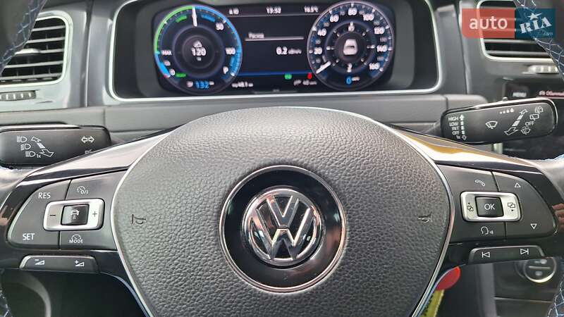 Хэтчбек Volkswagen e-Golf 2017 в Киеве