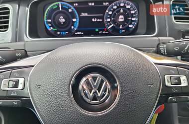 Хэтчбек Volkswagen e-Golf 2017 в 
