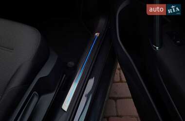 Хэтчбек Volkswagen e-Golf 2017 в 